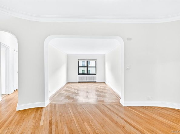 190 E Mosholu Parkway S 4C, Bronx NY 10458