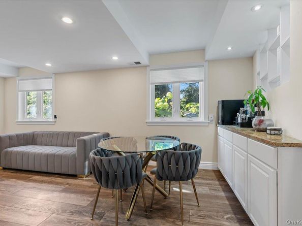 30 Bunny Lane, East Setauket NY 11733
