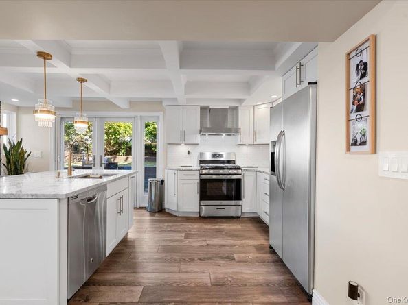 30 Bunny Lane, East Setauket NY 11733
