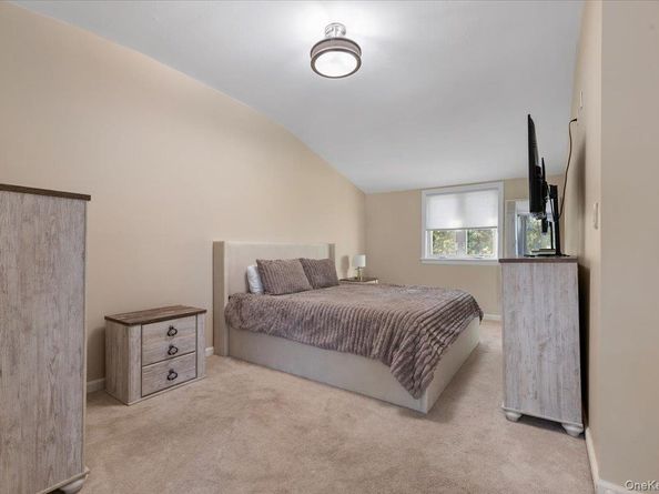 30 Bunny Lane, East Setauket NY 11733