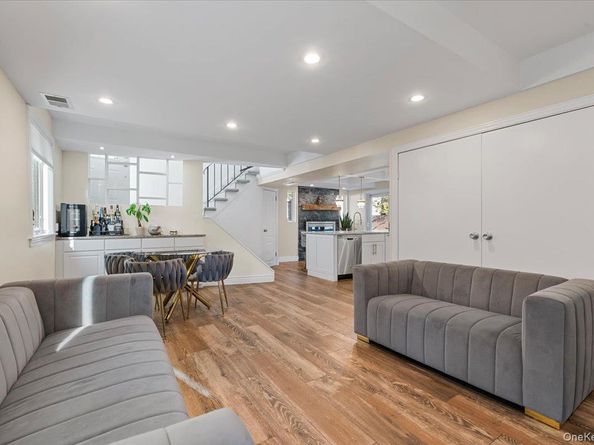 30 Bunny Lane, East Setauket NY 11733