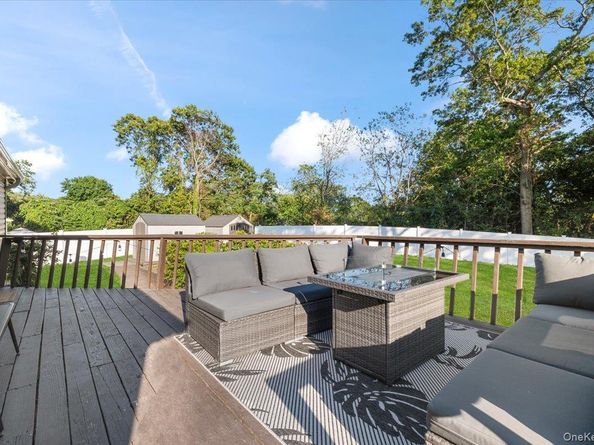 30 Bunny Lane, East Setauket NY 11733