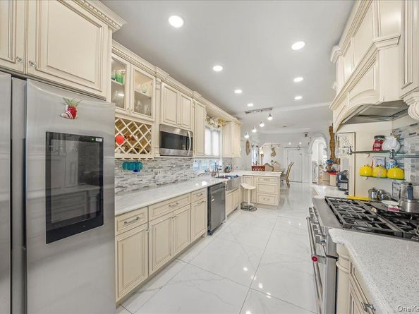 10021 87th Avenue, Richmond Hill NY 11418