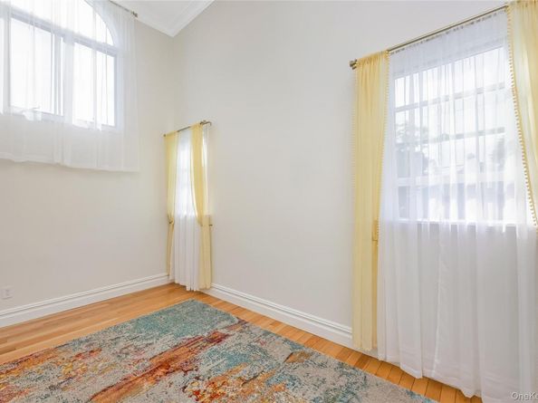 2 Hamilton Street, Farmingdale NY 11735