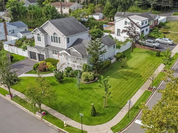 2 Hamilton Street, Farmingdale NY 11735