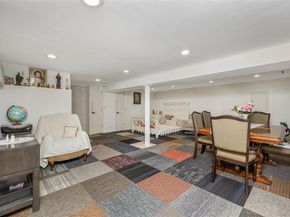 2 Hamilton Street, Farmingdale NY 11735