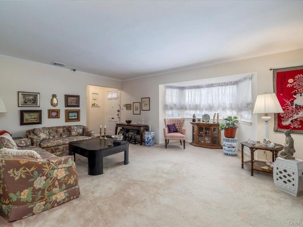 36 Wellsboro Road, Valley Stream NY 11580