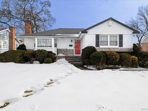 36 Wellsboro Road, Valley Stream NY 11580