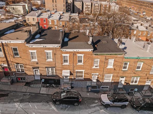 37 Moquette Row S, Yonkers NY 10703