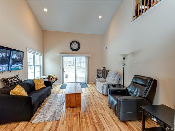 78 Cranberry Circle, Medford NY 11763