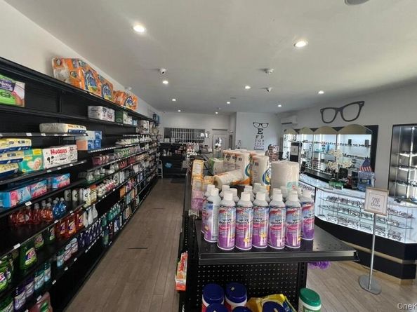 11402 Jamaica Avenue, Richmond Hill NY 11418