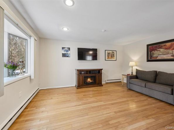 25 Freemont Lane, Coram NY 11727