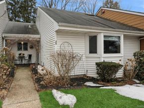 25 Freemont Lane, Coram NY 11727