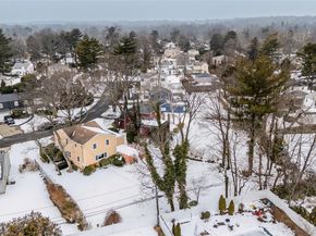 26 Pinetree Lane, Roslyn Heights NY 11577
