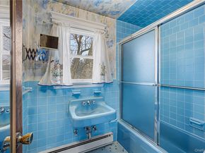 26 Pinetree Lane, Roslyn Heights NY 11577