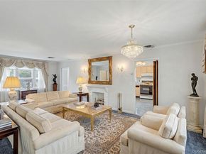 26 Pinetree Lane, Roslyn Heights NY 11577