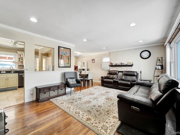 4 Cecil Place, Hicksville NY 11801