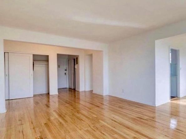 194 Smith Street 3E, Freeport NY 11520