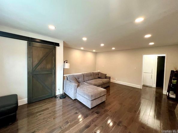 224-33 Kingsbury Avenue B, Oakland Gardens NY 11364