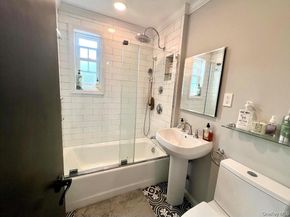 224-33 Kingsbury Avenue B, Oakland Gardens NY 11364