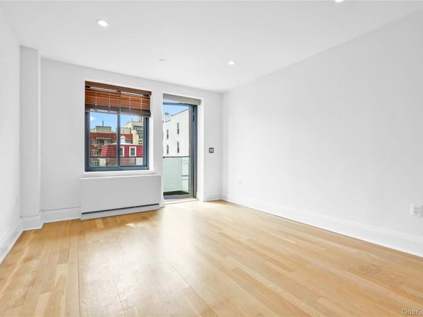 2343 31st Road 3B, Astoria NY 11106