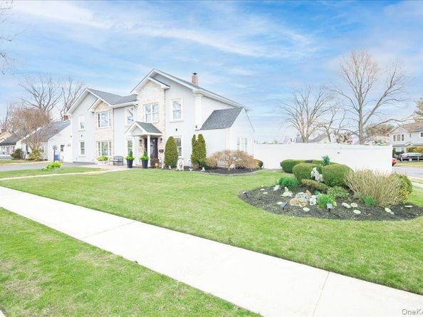 35 Carnation Road, Levittown NY 11756
