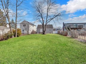 77 Farmers Avenue, Lindenhurst NY 11757