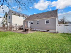 77 Farmers Avenue, Lindenhurst NY 11757