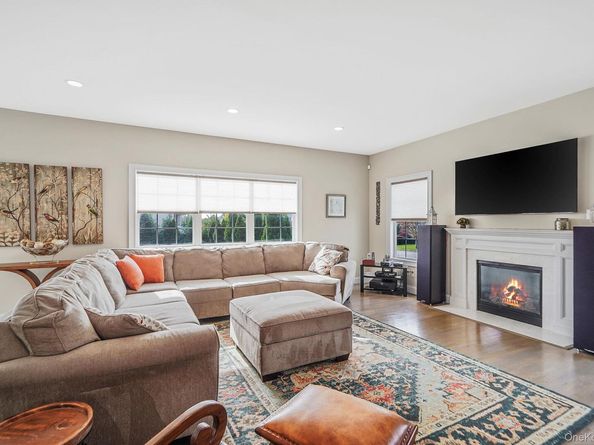 20 Dogwood Lane, East Moriches NY 11940