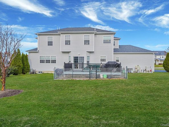 20 Dogwood Lane, East Moriches NY 11940