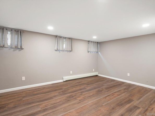 17 Evans Avenue, Farmingdale NY 11735