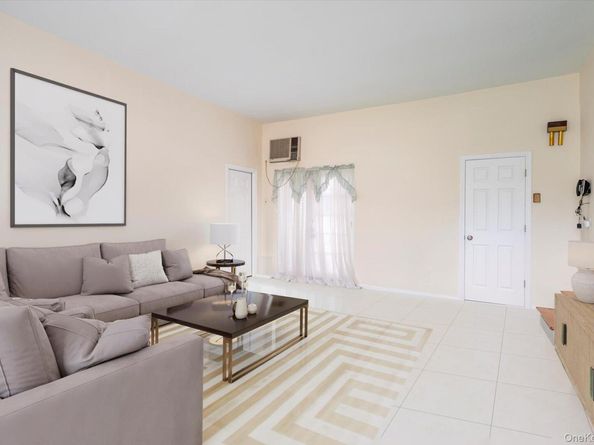 17 Evans Avenue, Farmingdale NY 11735