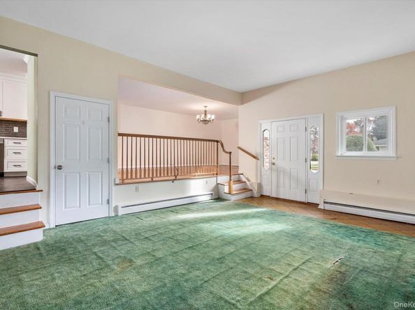 17 Evans Avenue, Farmingdale NY 11735