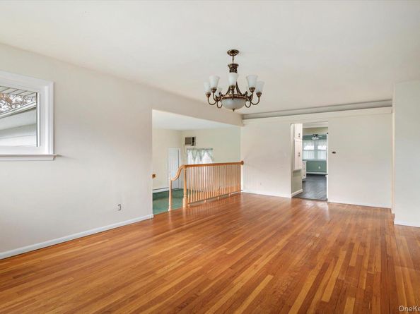 17 Evans Avenue, Farmingdale NY 11735