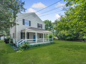 4 Cooks Lane, Westhampton NY 11977