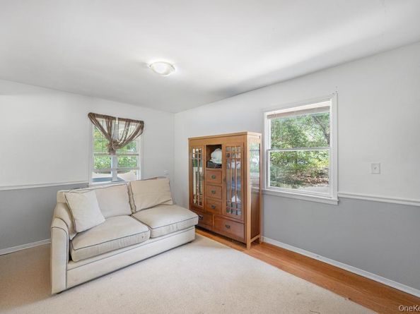 4 Cooks Lane, Westhampton NY 11977