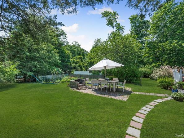 4 Cooks Lane, Westhampton NY 11977