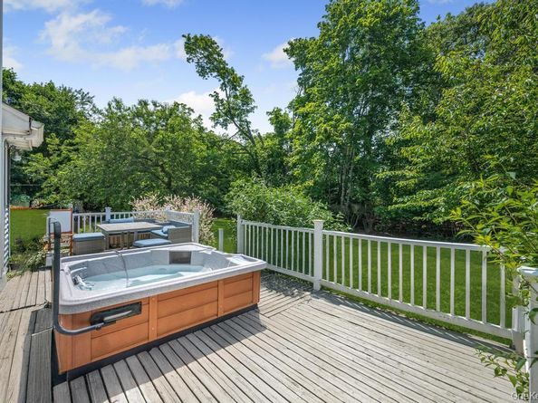 4 Cooks Lane, Westhampton NY 11977