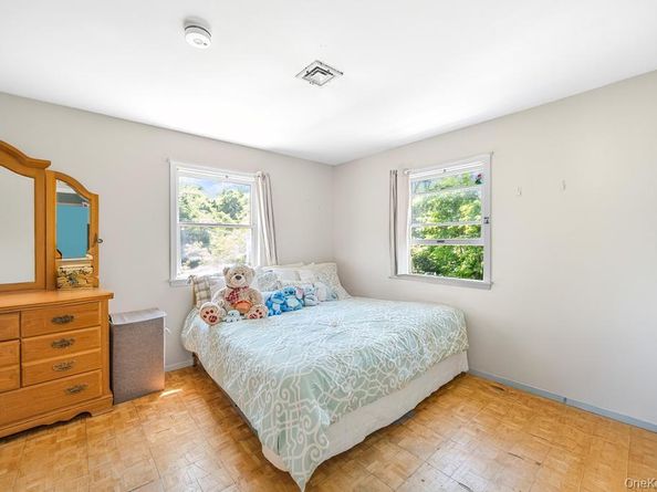 4 Cooks Lane, Westhampton NY 11977