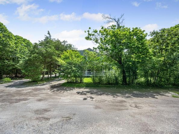 4 Cooks Lane, Westhampton NY 11977