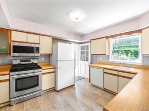 4 Cooks Lane, Westhampton NY 11977