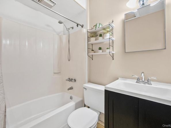 4 Cooks Lane, Westhampton NY 11977