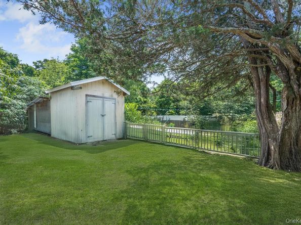 4 Cooks Lane, Westhampton NY 11977