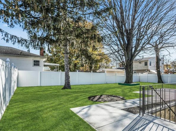 9 Briggs Street, Hicksville NY 11801