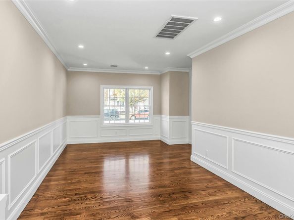 9 Briggs Street, Hicksville NY 11801