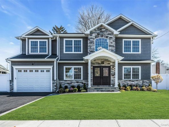 9 Briggs Street, Hicksville NY 11801