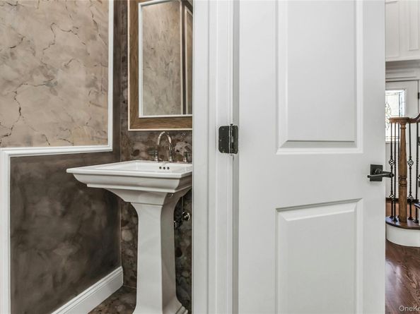 9 Briggs Street, Hicksville NY 11801