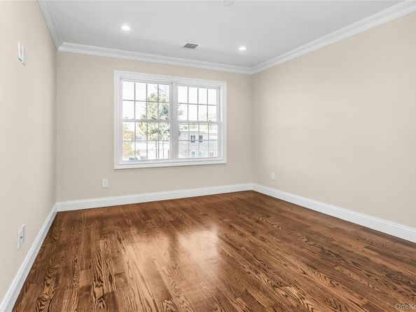 9 Briggs Street, Hicksville NY 11801