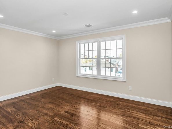 9 Briggs Street, Hicksville NY 11801