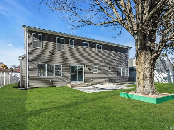 9 Briggs Street, Hicksville NY 11801